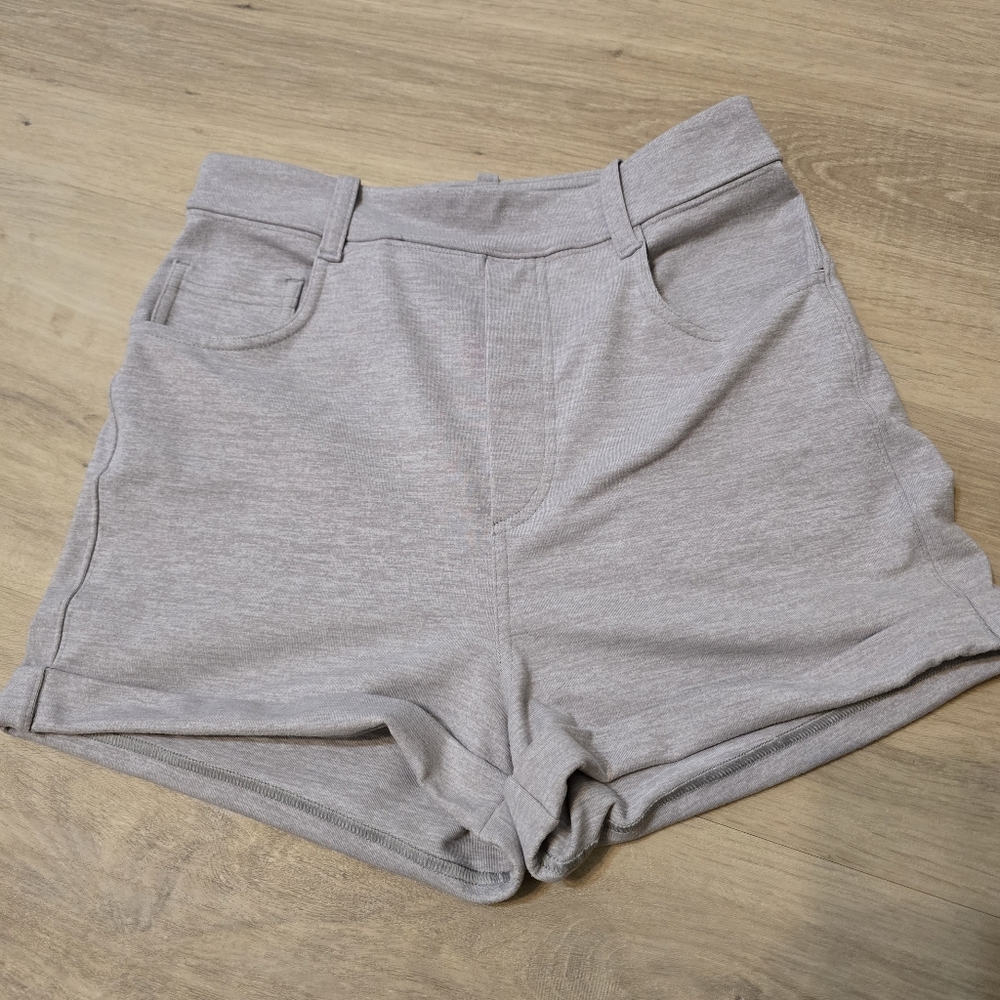 ♡ Lululemon Ok Hi Shorts Grey Sz 4 EUC